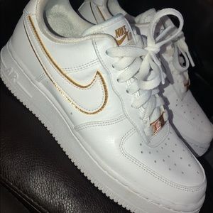 white & gold air force 1